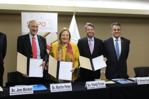 SIPPO Peru signed the first MoU with PERUCAMARAS 